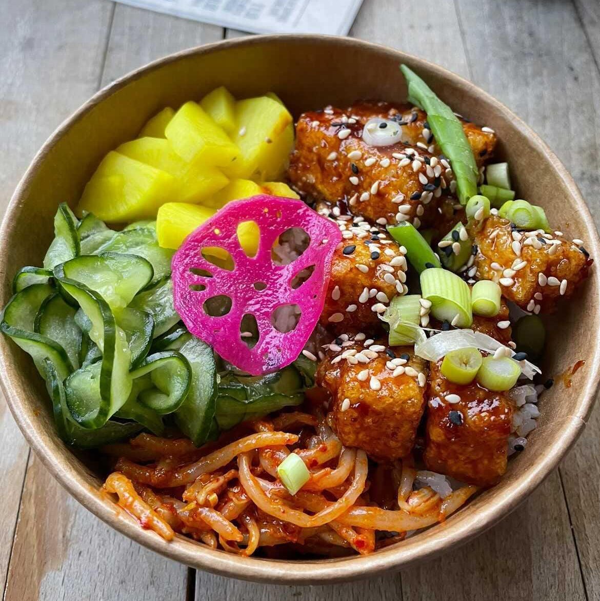 And we're back! 
Beautiful shot of our Tofu Don by @emmawharvey. 
Taken in the fresh spring air @robinhoodbs2 

Wednesday - Sunday 
17:30 - 21:00
Order for collection at tsukemono.co.uk
Delivery via @foodstuffbris 🚴
Tables at @robinhoodbs2

#tofu #spring #vegan #renkon