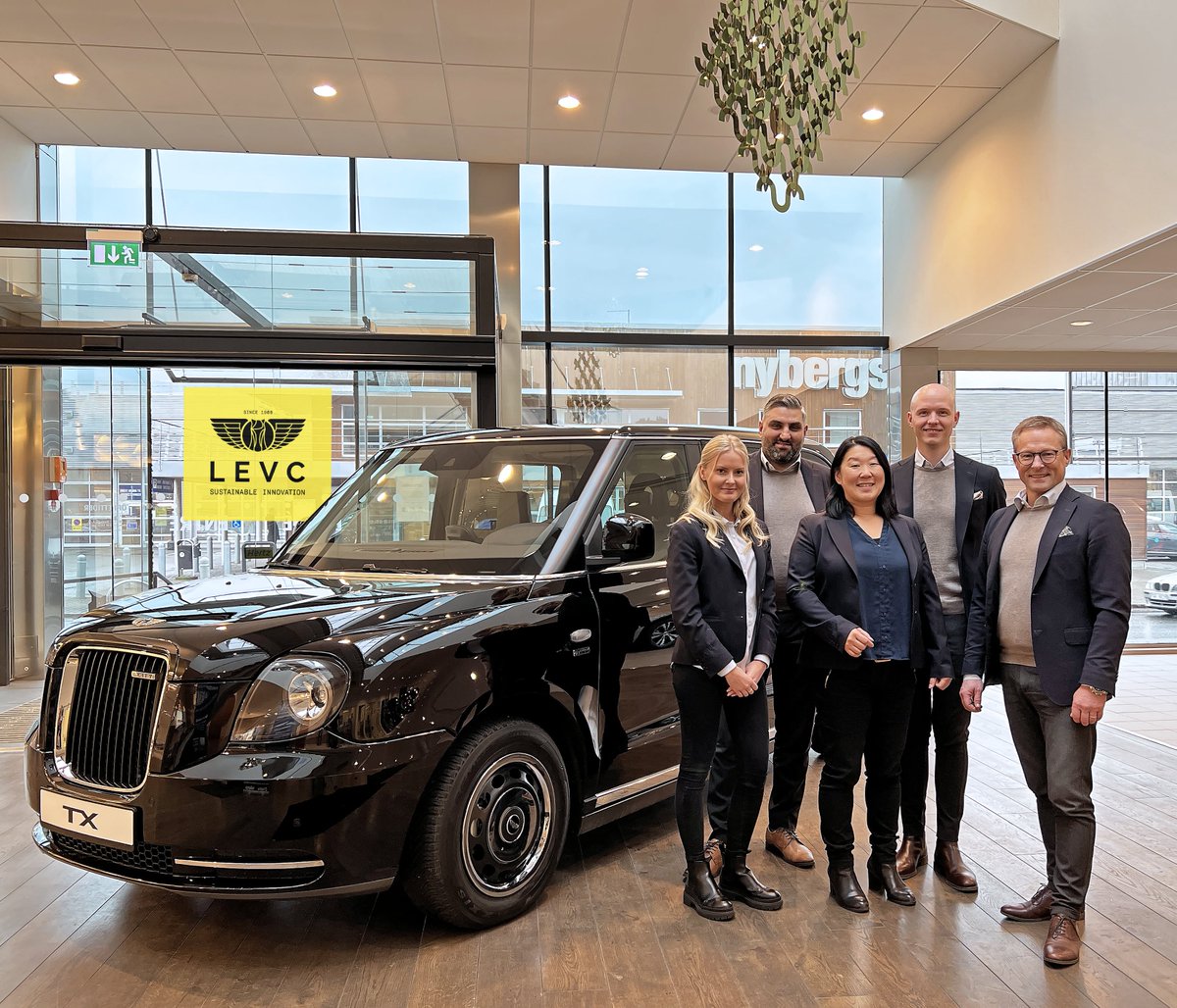 LEVC_Germany's tweet photo. LEVC hat einen dritten Händler in #Schweden ernannt und Nybergs Bil als seinen neuesten skandinavischen Partner gewonnen.

Er wird den vollen Verkauf und Kundendienst für den elektrischen #TX und #VN5 übernehmen.

Mehr: https://t.co/2tOv6iVY3P

#ElektroFahrzeuge #Europa https://t.co/ui3ZXKX2ic