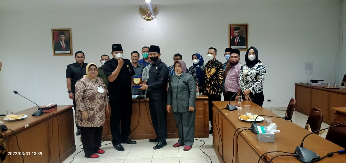 Fraksi PKB Cianjur menerima kunjungan kerja dari DPRD Kota Cimahi.

<a href="/DPRDCianjur/">DPRD Kab. Cianjur</a> <a href="/fraksipkbcimahi/">fraksipkbcimahi</a> <a href="/PkbCianjur/">DPC PKB CIANJUR</a> <a href="/Dpcpkb_Cimahi/">DPC PKB CIMAHI</a> <a href="/Firmansyahlepi/">Levi Firmansyah</a> <a href="/dedicalegpkb/">Dedi Suherli</a> <a href="/DedeBadri3/">@Kang DEBA</a> <a href="/DediKoswara2/">Dedi Koswara</a> <a href="/fhoeads/">fuad faizal</a> 

#Fraksipkbcianjur
#dprdcianjur