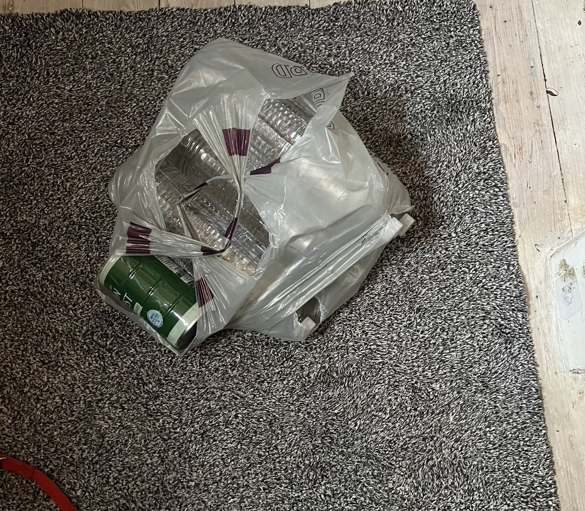 sheenanagar's tweet photo. @Ocado I know we are trying to use less plastic but 3 1.5 litres of water and a 4 pack of tuna have been packed in one lousy bag. Picked up and dropped as the bag tore and has landed on my fractured foot. Please pack wisely https://t.co/eDYnsuILyN