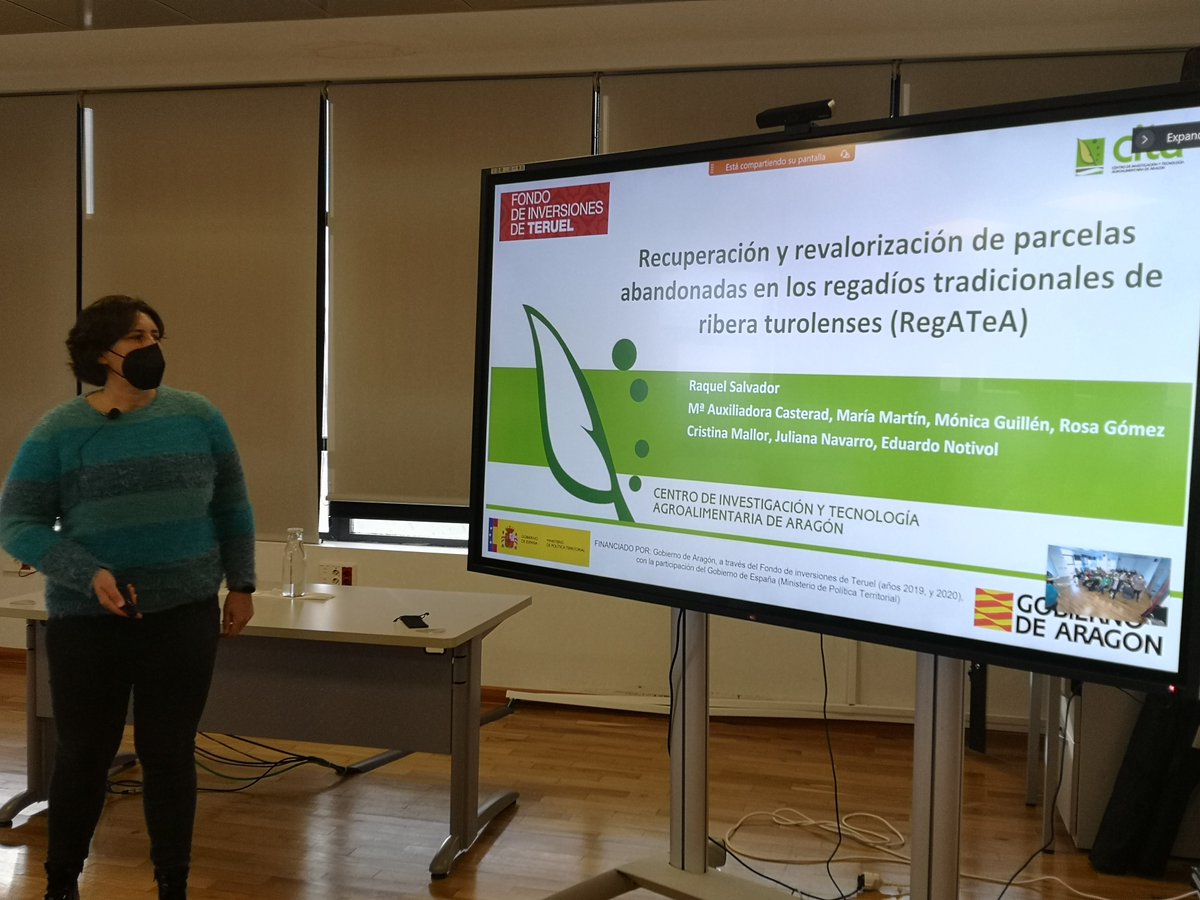 CITAAragon's tweet photo. 🗣️Raquel Salvador presenta el proyecto #RegATea sobre la recuperación y revalorización de tierras abandonadas en los regadíos de riberas turolenses.
#JornadasFITE
@CitaTeruel 
#ciencia #investigación #transferencia
@GobAragon https://t.co/jcGUiGqvZL