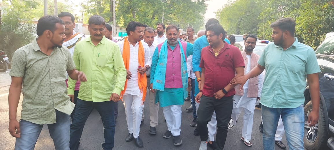 MpiAnil's tweet photo. आप सभी को हार्दिक शुभकामनाएं एवं बधाई 💐💐💐
@JitinPrasada 
@dayashankar4bjp 
@jaiveersingh099 https://t.co/KeVvOkXqSx