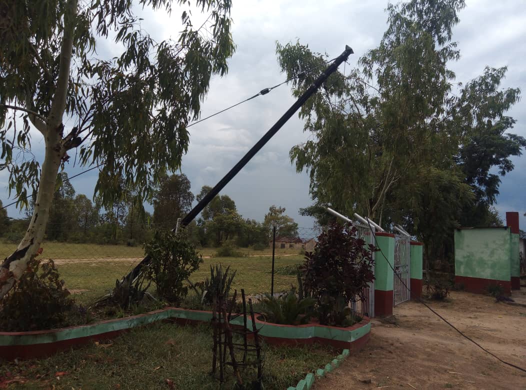 ManasaMutingwen's tweet photo. From 16 December, Zesa can't replace a single Pole. The excuse is we don't have transport. It's pathetic. https://t.co/CwzZOjgE54