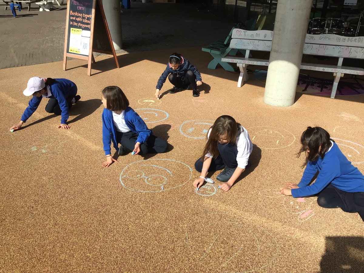 BSNJSL's tweet photo. Preparing the audience to watch the buskers during #BSNPerformingArtsWeek22 #BSNPerforms https://t.co/iRMRfNCFcM