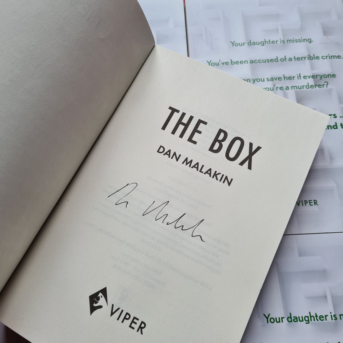 DanMalakin's tweet photo. GIVEAWAY TIME! 🎉🎉🎉

TWO SIGNED PROOFS of my page-turning thriller #TheBox from @ViperBooks + some lovely chocs + a fancy bookmark

To enter:
📚 Like/RT this post
📚 Follow me @DanMalakin 
📚 Comment with your favourite book of 2022

#WouldYouOpenTheBox?

UK only, ends 8/4/22 https://t.co/eeAZqwDVh5