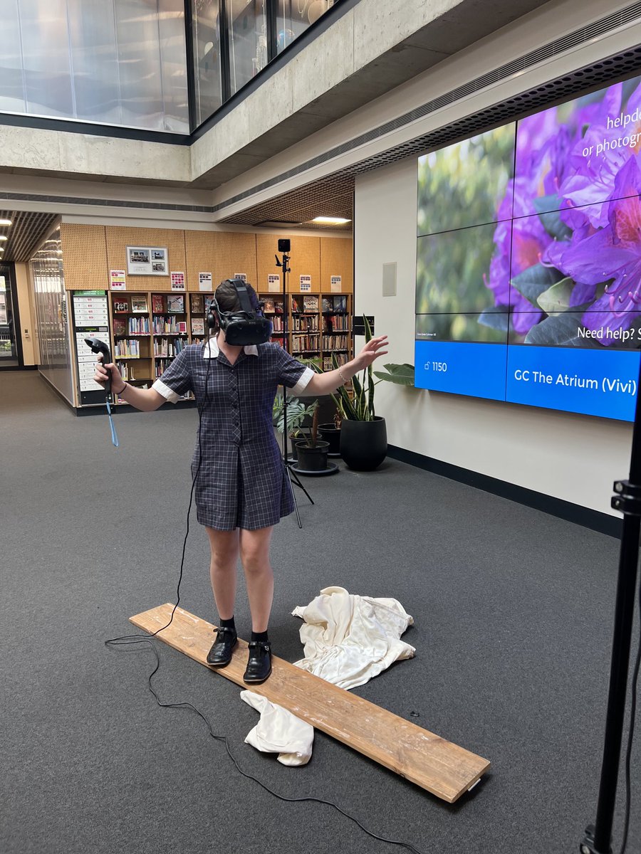 mrdavidhoward's tweet photo. Great to be able to get the VR gear out again for Psychology ‘fright or flight’ classes with the VR man ⁦@edwong010⁩  ⁦@StMichaelsGS⁩ #edtech #VRinEd https://t.co/bN882fNc5L