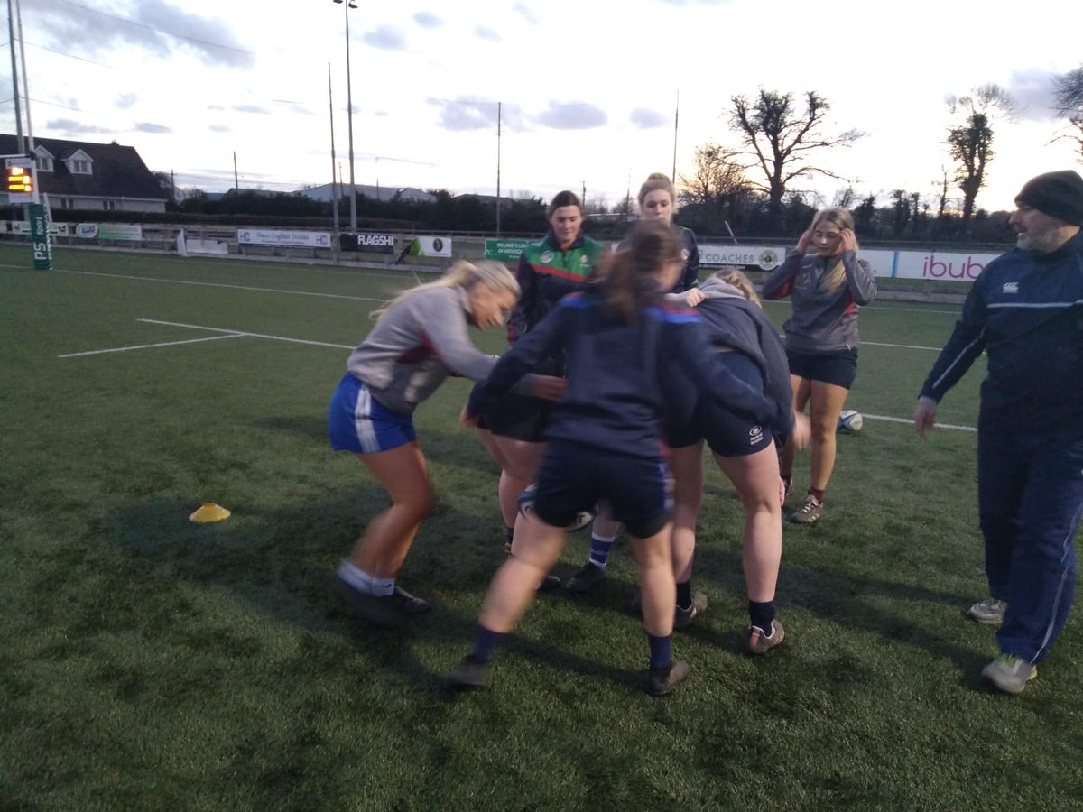 CiaraMaher8's tweet photo. Midlands U20 Squad Training last night super session with the girls
#leinsterrugby @NiallKane4 @moore_k91 #birrrfc #roscrearfc #Edenderryrfc #longfordrfc #tullamorerfc #mullingarrfc https://t.co/in5SwI8ILH