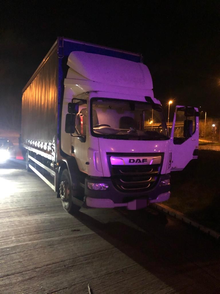 DerbyshireRPU's tweet photo. M1. Torch lights reported amongst parked up lorries. This one starts moving as we arrive. Stopped with @DerbyshireARU, it's stolen, on cloned plates. Stealing kit on board. Driver disqualified, passenger wanted on warrant. Both arrested, thefts prevented. #OpBarric  #OpSublime https://t.co/YEWTTSvgwO