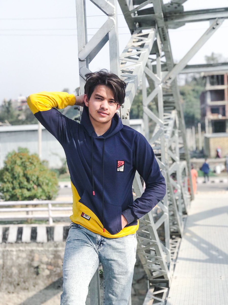 ThapaZwal's tweet photo. जित्ने चाहानामा सधैँ हारेको छु
आफ्ना रहर, आफैँले मारेको छु। https://t.co/aKxsnl6Okl