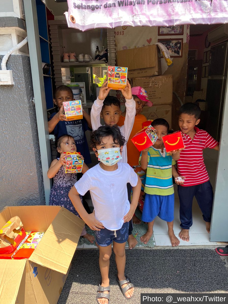 NewsBFM's tweet image. 1. A six-year-old boy has gone viral on social media for hosting a garage sale to sell his toys to raise money for children in orphanages.

Sayf Mecca had managed to raise enough to buy McDonald’s Happy Meals for 35 children from an orphanage in KL.