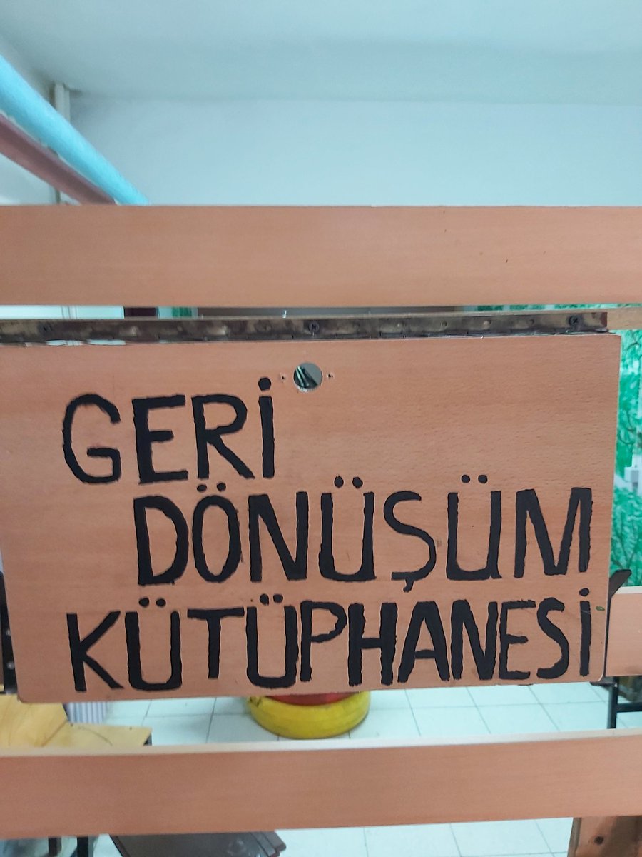 Balcpal's tweet photo. Okulumuzda Sıfır Atık Projesi kapsamında Geri Dönüşüm Kütüphanesi oluşturularak öğrencilerimizin hizmetine sunulmuştur. https://t.co/jjnEQ3d15e