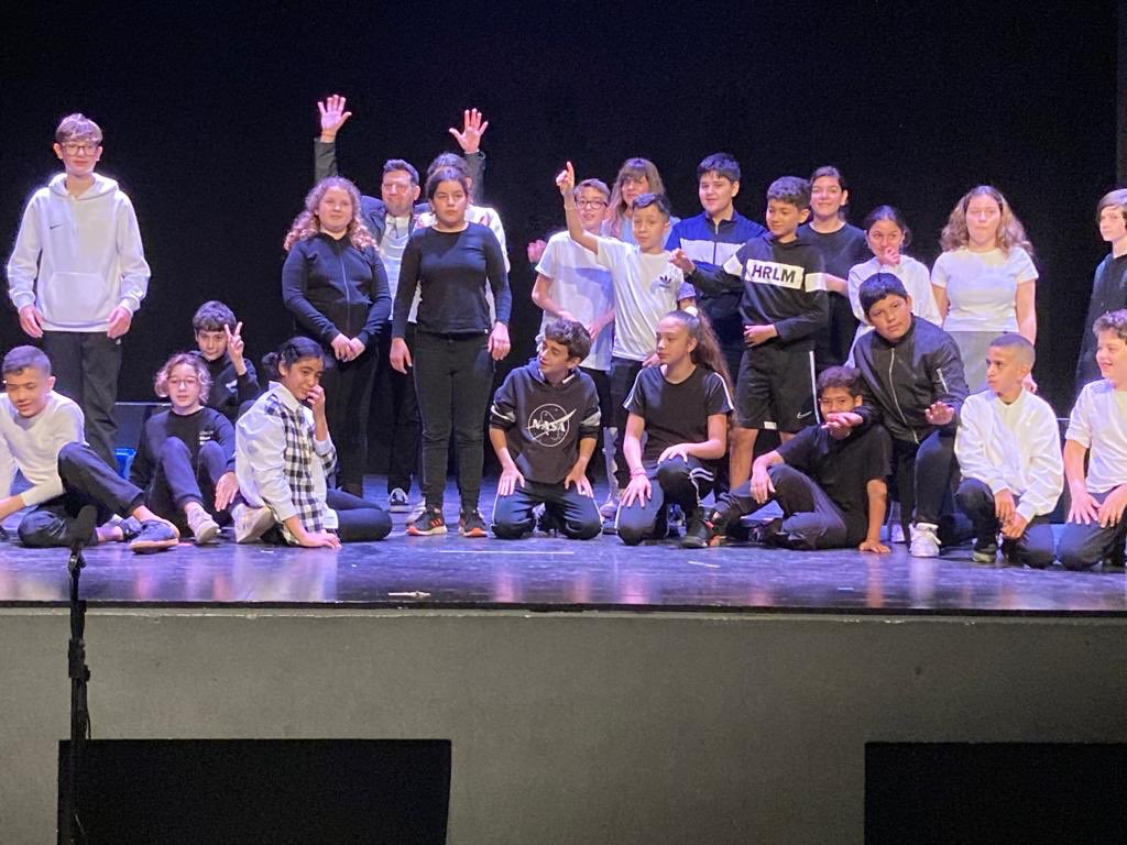 Colegio El Gracia (@colegioelgracia) on Twitter photo 30 de marzo. Participación en la 34 Muestra de Teatro Escolar del <a href="/malaga/">Ciudad de Málaga</a> donde actuó 6° con “No apartes la mirada, actúa, vive” obra de creación colectiva sobre la violencia de género y hacia la infancia. <a href="/cepmalaga/">CEP de Málaga</a> @EducaAndInnova <a href="/EducacionMalaga/">Área de Educación de Málaga</a> 30 de marzo. Participación en la 34 Muestra de Teatro Escolar del <a href="/malaga/">Ciudad de Málaga</a> donde actuó 6° con “No apartes la mirada, actúa, vive” obra de creación colectiva sobre la violencia de género y hacia la infancia. <a href="/cepmalaga/">CEP de Málaga</a> @EducaAndInnova <a href="/EducacionMalaga/">Área de Educación de Málaga</a>