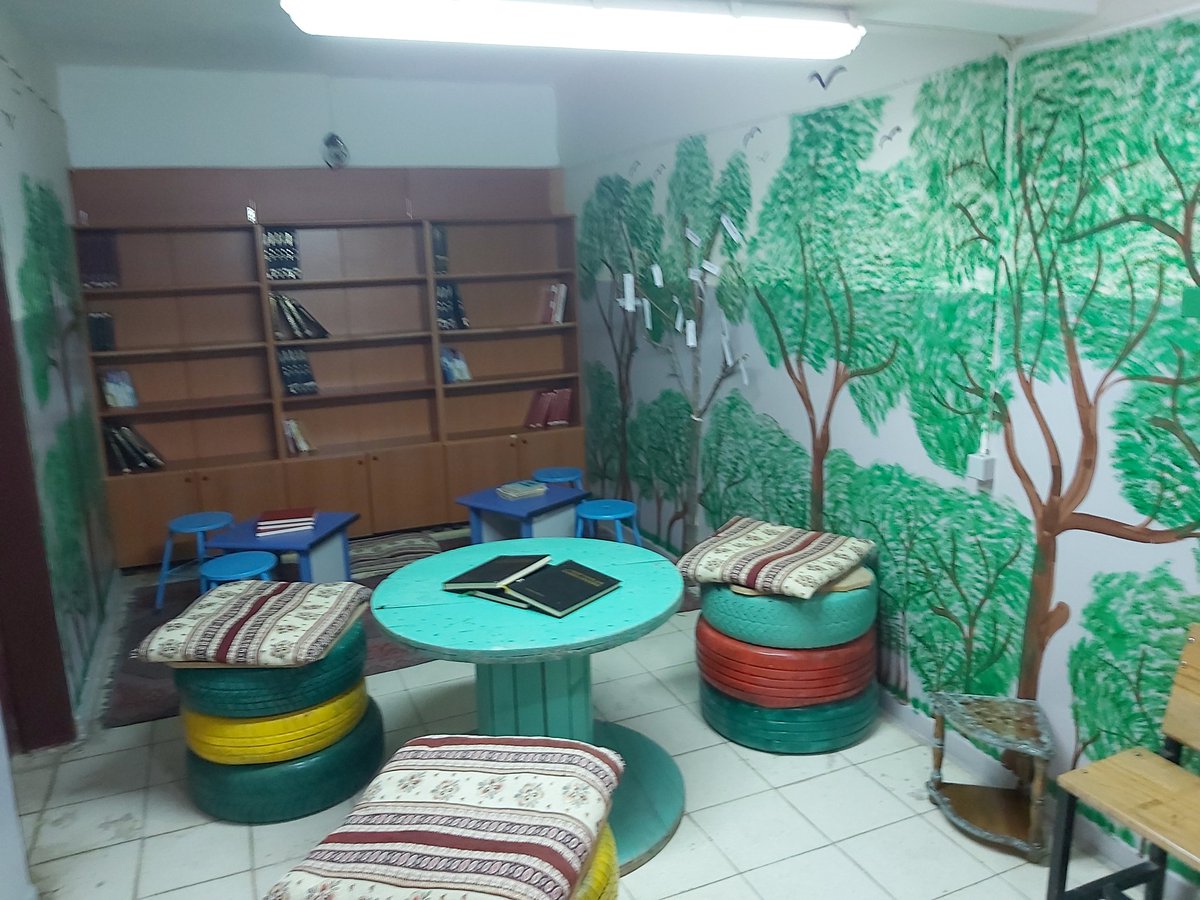 Okulumuzda Sıfır Atık Projesi kapsamında Geri Dönüşüm Kütüphanesi oluşturularak öğrencilerimizin hizmetine sunulmuştur.