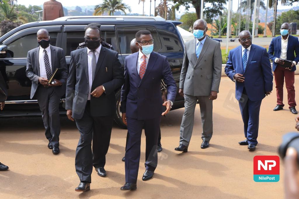 NBS Television (@nbstv) on Twitter photo Chief Justice Alfonse Owiny-Dollo has arrived at the Buganda Kingdom headquarters in Mengo, where he is expected to officially apologize for the remarks he made during the vigil of the late Speaker Jacob Oulanyah.
📷: <a href="/francis_isano/">📸 Isano Francis</a>
#NBSUpdates Chief Justice Alfonse Owiny-Dollo has arrived at the Buganda Kingdom headquarters in Mengo, where he is expected to officially apologize for the remarks he made during the vigil of the late Speaker Jacob Oulanyah.
📷: <a href="/francis_isano/">📸 Isano Francis</a>
#NBSUpdates