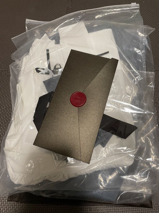 #epetice さんのキャンペーンで当たったメイドワンピースが届きました!
試しに着てみたのですが、こんな可愛い服人生で一度も着たことなかったのでめちゃくちゃ緊張しました‥‥!
でもすごくドキドキして、楽しかったです‥‥!
こんな可愛い服を着れる機会を作ってくれてありがとうございました! 