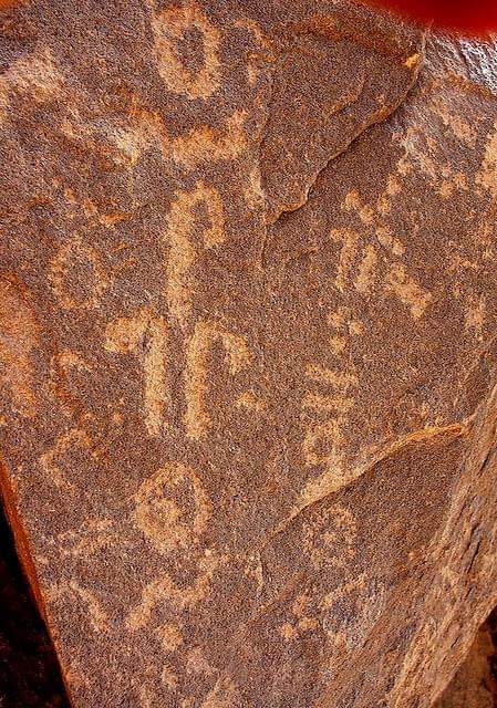 irzastan's tweet photo. #Adagh
Inscriptions Tifinagh et Arabe à Essouk , ville médiévale de Tadamakkat https://t.co/ybwmOw1Qm0