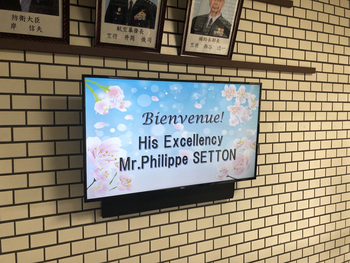 ConsulKyoto's tweet photo. #LeSaviezVous ? Le premier avion à avoir volé dans le ciel japonais était français! L’ambassadeur #Setton visitait cet après-midi la base aérienne de Kakamigahara, Gifu, où tout à commencé! https://t.co/PRYdcngpqn