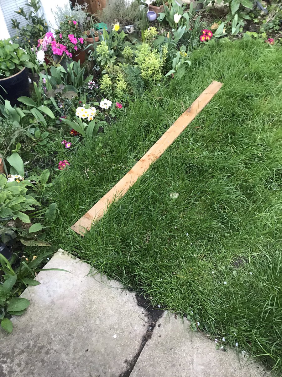 Had this lovely couple outside our flat until they decided to kick the gate in so they could take some crack! If you see this guy beware, he’s a nasty piece of work! @MPSBrixtonHill @MPSFerndale @SaferLambeth <a href="/lambeth_council/">Lambeth Council</a> <a href="/MayorLBLambeth/">Mayor of Lambeth</a> <a href="/lookaheadtweets/">Look Ahead</a> <a href="/ThamesReach/">Thames Reach</a> <a href="/myldn/">MyLondon</a>