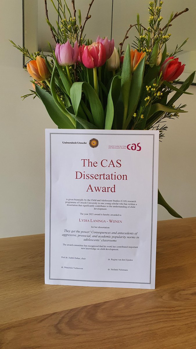 Yay! I won the CAS Dissertation Award! A big thanks to my supervisors, I learned so much from them!  <a href="/ProfVeenstra/">René Veenstra</a> <a href="/WilmaVollebergh/">Wilma Vollebergh</a> , Zeena Harakeh and Jan Kornelis Dijkstra @FSW_UU @rug_gmw