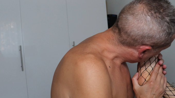 Annuso e lecco i piedini sudati di @Syriapornostar, una delizia assoluta. @Porce42 devi scoppiare!! #Feet<a class="tags" target="_blank" title="On Twitter" href="/?out=eyJ0eXAiOiJKV1QiLCJhbGciOiJIUzUxMiJ9.eyJpYXQiOjE3MjI4MDAxMjAsImlzcyI6InR3cG9ybnN0YXJzLmNvbSIsIm5iZiI6MTcyMjgwMDEyMCwiZXhwIjoxNzU0MzM2MTIwLCJyZWRpcmVjdF91cmwiOiJodHRwczovL3R3aXR0ZXIuY29tL1N5cmlhcG9ybm9zdGFyIn0.xK3pLCkwQw0RLwv02l4yGnNz95oQakBbpFWHqcOEhwA3a2Qc8oh24NSm2qER7WZHt968mbeib0jNPGJf-th1VQ">@Syriapornostar</a><a href="/tag/feet"class="tags"><span>#feet</span></a><a href="/tag/fishnetstockings"class="tags"><span>#fishnetstockings</span></a><a href="/tag/feetlicking"class="tags"><span>#feetlicking</span></a>