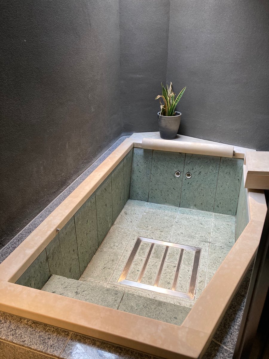 hiro_goldrush's tweet photo. 歌舞伎町のセンス🏩
601号室🥰
良い部屋ですよ👍 https://t.co/NJ3M0HeN8Q