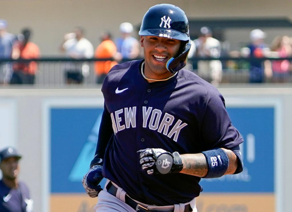 nypost's tweet photo. Yankees' Gleyber Torres makes miscue at shortstop https://t.co/zwUc1m3ryl https://t.co/IJHYPzotPW