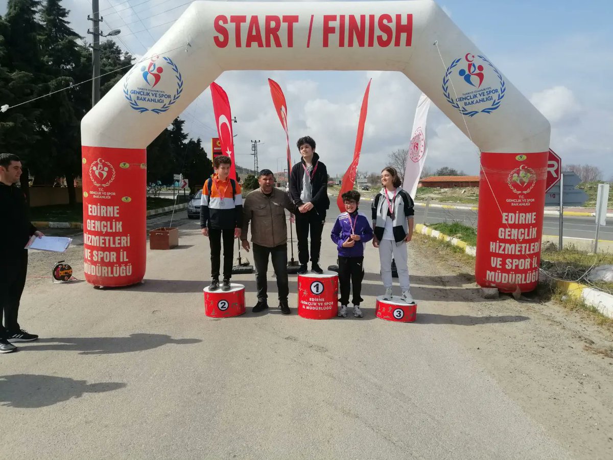 İpsala Kaymakamlığı Gençlik ve Spor İlçe Müdürlüğü'nün 2021-2022 Eğitim-Öğretim Yılı Okul Sporları Bisiklet Yarışmalarında dereceye giren öğrencilerimizi tebrik eder başarılarının devamını dileriz.
👇
facebook.com/25124056541925…
<a href="/IpsalaKaymakami/">İpsala Kaymakamlığı</a> <a href="/Edirne_MEM/">Edirne İl Millî Eğitim Müdürlüğü</a> <a href="/Dr_Onderarpaci/">Dr. Önder ARPACI</a>