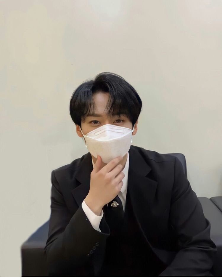 ⠀

              new acc , not new to rp.
              like  &amp;  rt  to be mutuals. 

⠀