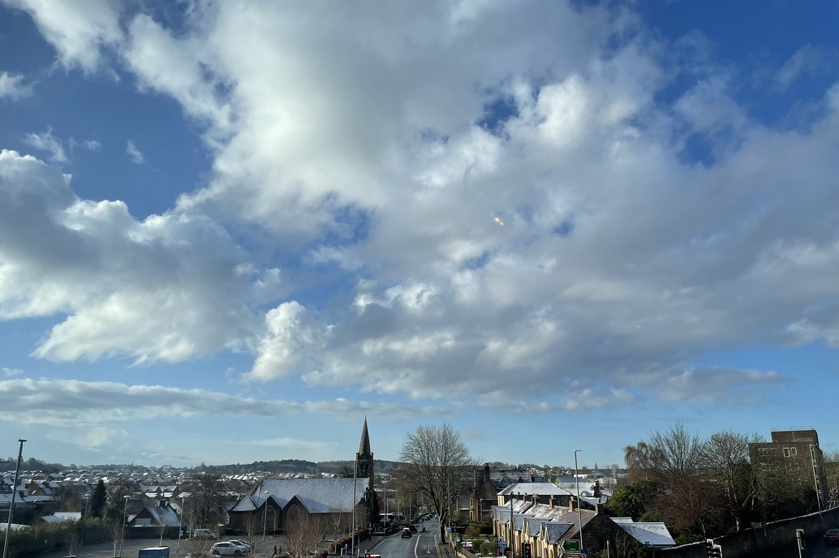 GuyBassBooks's tweet photo. Light snow and big sky in Mansfield today. I’m a boxed breakfast away from a day at the library. 
#lovelibraries
@InspireELS https://t.co/2Nb22yDzEP