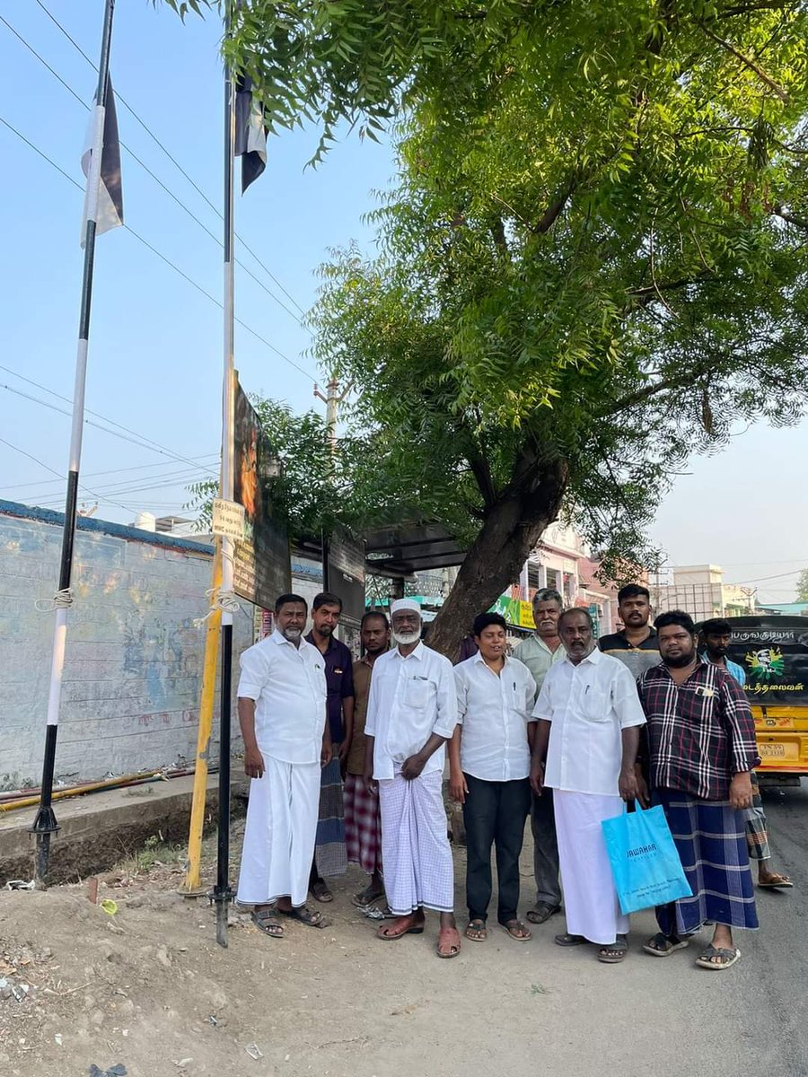 tmmkhqofficial's tweet photo. மதுரை தெற்கு மாவட்டம் மனித நேய மக்கள் கட்சியின் 14 ஆம் ஆண்டு துவக்கத்தை முன்னிட்டு 92 வது வார்டு MMC காலணியில் கட்சி கொடி ஏற்றப்பட்டது.

#mmk14 #மமக https://t.co/zhIcGHbnSO