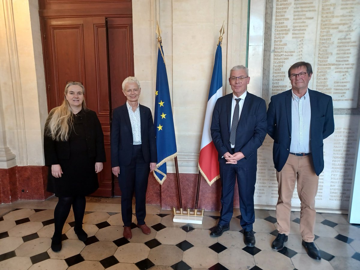 AssociationEgee's tweet photo. 📅Ce 23 mars, Mme #BrigitteKlinkert, Ministre déléguée chargée de l’insertion près de la Ministre du #Travail de l’#Emploi et de l’#Insertion a rencontré l’#AssociationEGEE représentée par P. Dutilleul (Pdt) et Y. Lamache (Rft National Emploi). 
🙏Remerciements à Mme la Ministre. https://t.co/WMkToF6Jwy