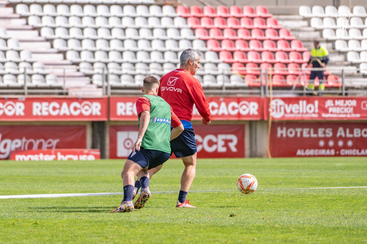 Ojito porque César Negredo tampoco se queda atrás.😏

👀 <a href="/AlvaroNegredo9/">Álvaro Negredo 9️⃣</a> a tu bro se le ve bastante en forma.