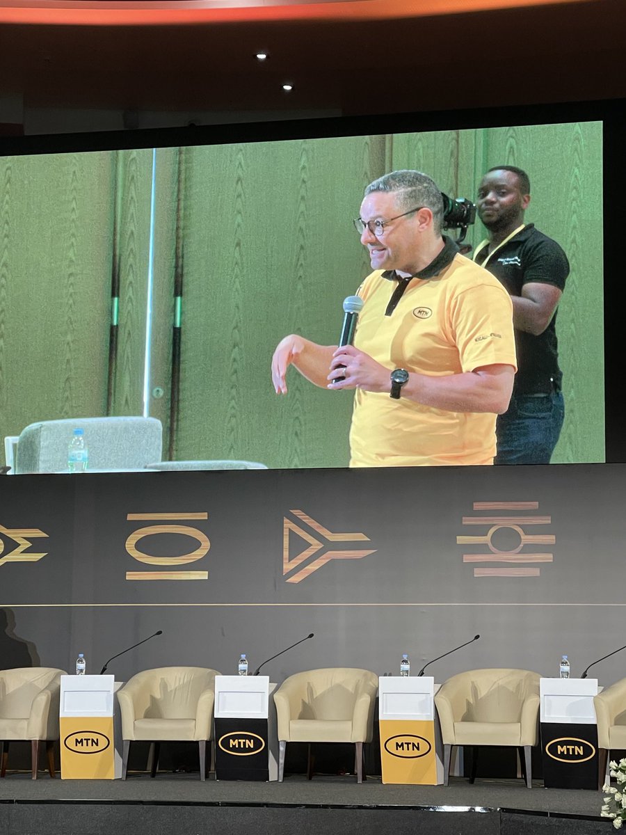 Mbelljnr's tweet photo. Enzo talking on how smartphone ownership is changing the lives of our customers and salespeople #Kabode
#MTNSEAConference
#TheGathering
#VisitRwanda https://t.co/qMJpP84St3