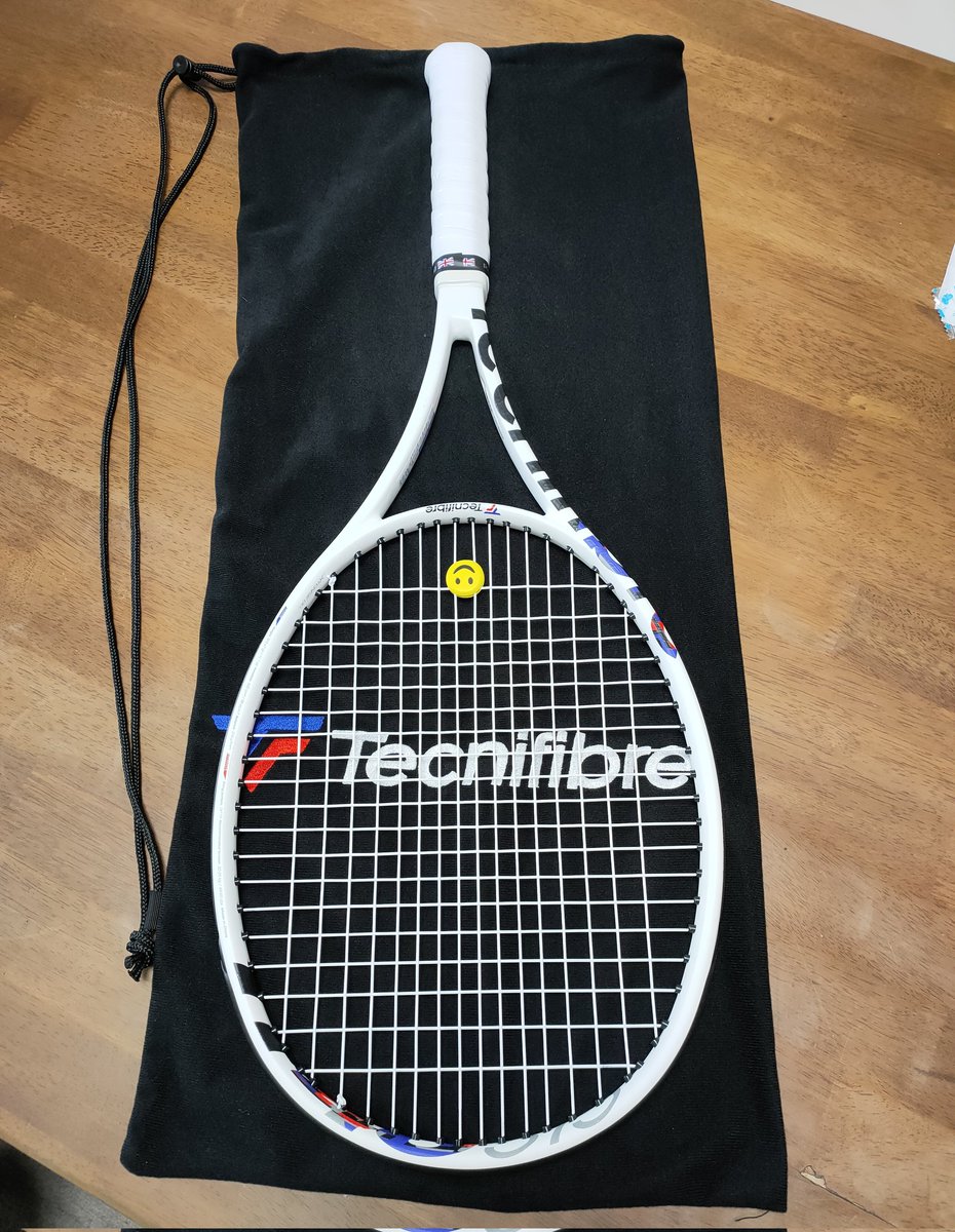 Shoji_Sunaga29's tweet photo. 白いラケットに白いグリップテープを巻いて、白いガットを張ってみた。
めぐり逢ってしまったかもしれない。
Tecnifibre tf40
Tecnifibre icecord
#Tecnifibre #tf40
#icecode #白いガット https://t.co/lyaq2EhOe0