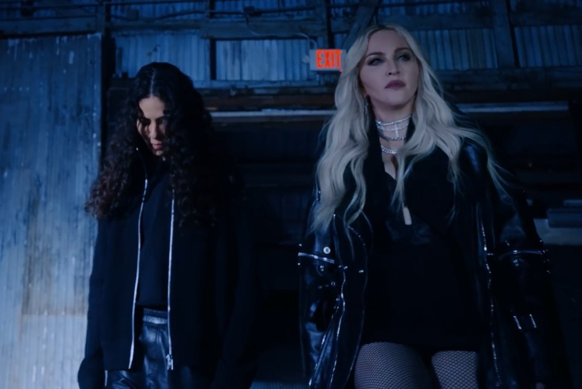 MadonnaUltimate's tweet photo. The new @madonna #Frozen ❄️Remix feat
@070shake is ❤️🔥 ! I 💙the Remix it is ! Watch: https://t.co/tfJleysNvO #madonna #070shake #danimoon #video #pop #queen https://t.co/xfpVyWlAjR