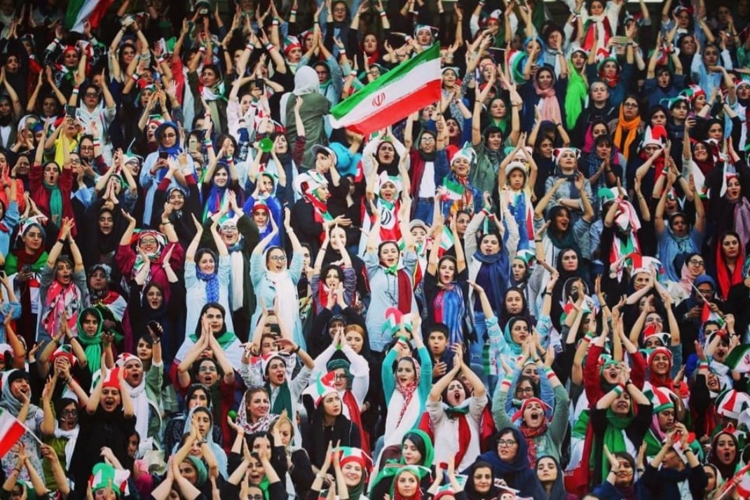 بعضی اتفاقات متناسب جایگاه زنان ایران زمین نیست 
زنانی که تاج سر فرهنگ این سرزمین اند‌‌‌‌‌‌‌....!!

#زنان_ورزشگاه