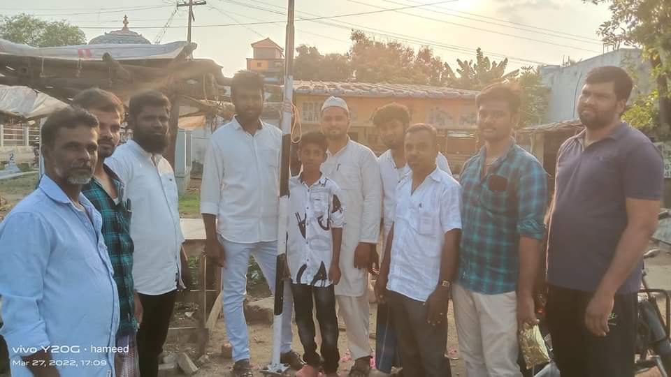 tmmkhqofficial's tweet photo. மனிதநேய மக்கள் கட்சி 14ஆம் ஆண்டு துவக்க விழாவை முன்னிட்டு ஈரோடு கிழக்கு மாவட்டம் R.N.புதூர் பகுதி அமராவதி நகர் கிளை சார்பில் கொடி ஏற்றும் நிகழ்ச்சி நடைப்பெற்றது 

#mmk14 #மமக https://t.co/bcmflqG3Nk