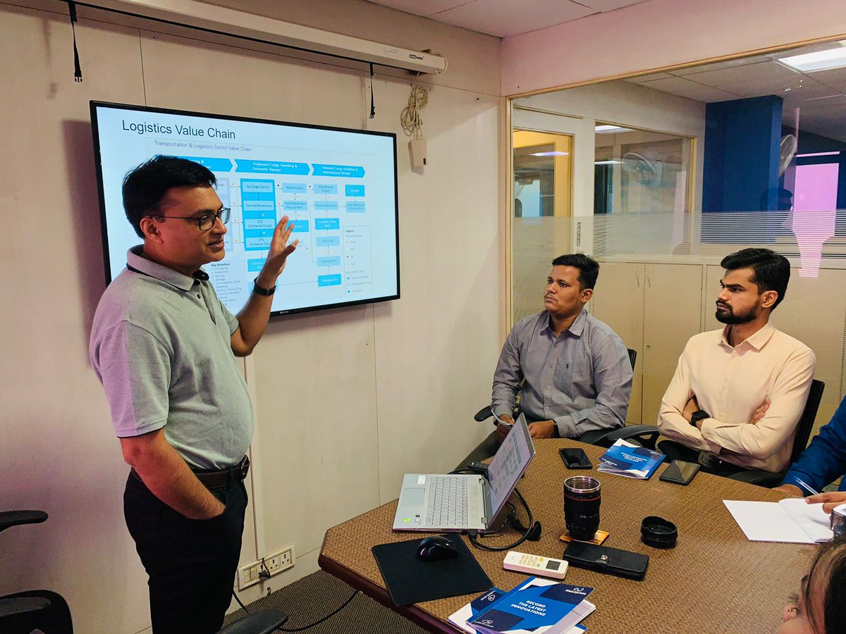 GoWebXpress's tweet photo. All the new joiners were given a warm welcome with a special Induction session conducted by our CEO Apurva Mankad sir and our project managers. It was a great learning session for our new joiners.
.
.
#orientation #webxpress #ThursdayThought #logistics #Transportation https://t.co/1cBFZ0tpWD