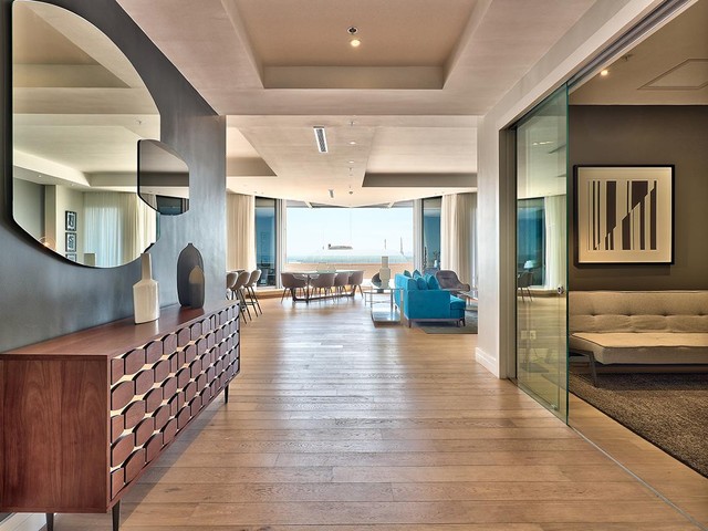 LUXURY MODERN PENTHOUSE IN CAPE TOWN CITY CENTRE
No Transfer Duty - Sold VAT Inclusive-Offering discreet privacy and security in superior surroundings. 
ow.ly/r1E950Iqjtf
Asking price R18,500,000
Contact Louis Fouche 082 080 2815 
#KnightFrank #SouthAfrica #CapeTownProperty