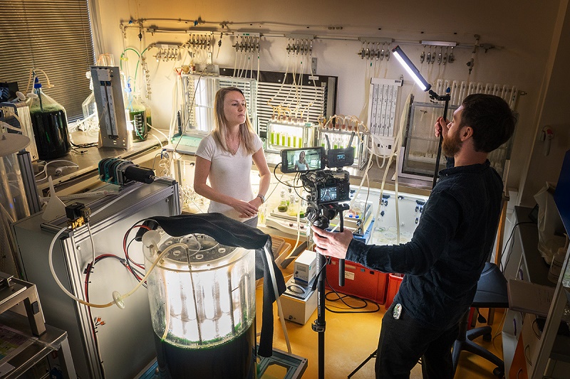 AlgatechTrebon's tweet image. Movie Shooting in #Algatech Centre (IMIC) as a part of very interesting collaboration among architects, designers, biologists and algologists. Project called „Biotopia“ tries to implement  #microalgae cultivation into interior design.