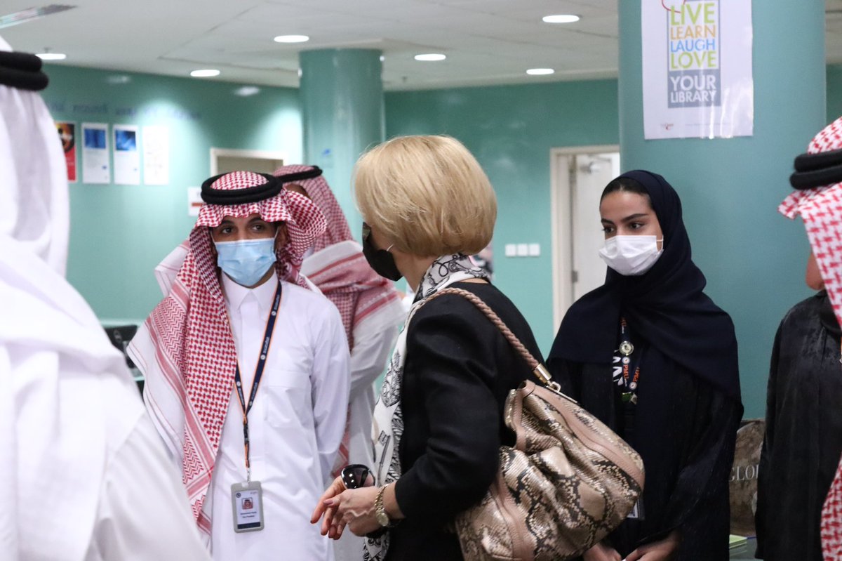 PMU_Mediaclub's tweet photo. من استقبال القنصل الأمريكي في الجامعة، ومقابلتهم للمجلس الطلابي، @SC_pmu و @Baadr_pmu 🇺🇸🇸🇦 https://t.co/b851iC9d0w