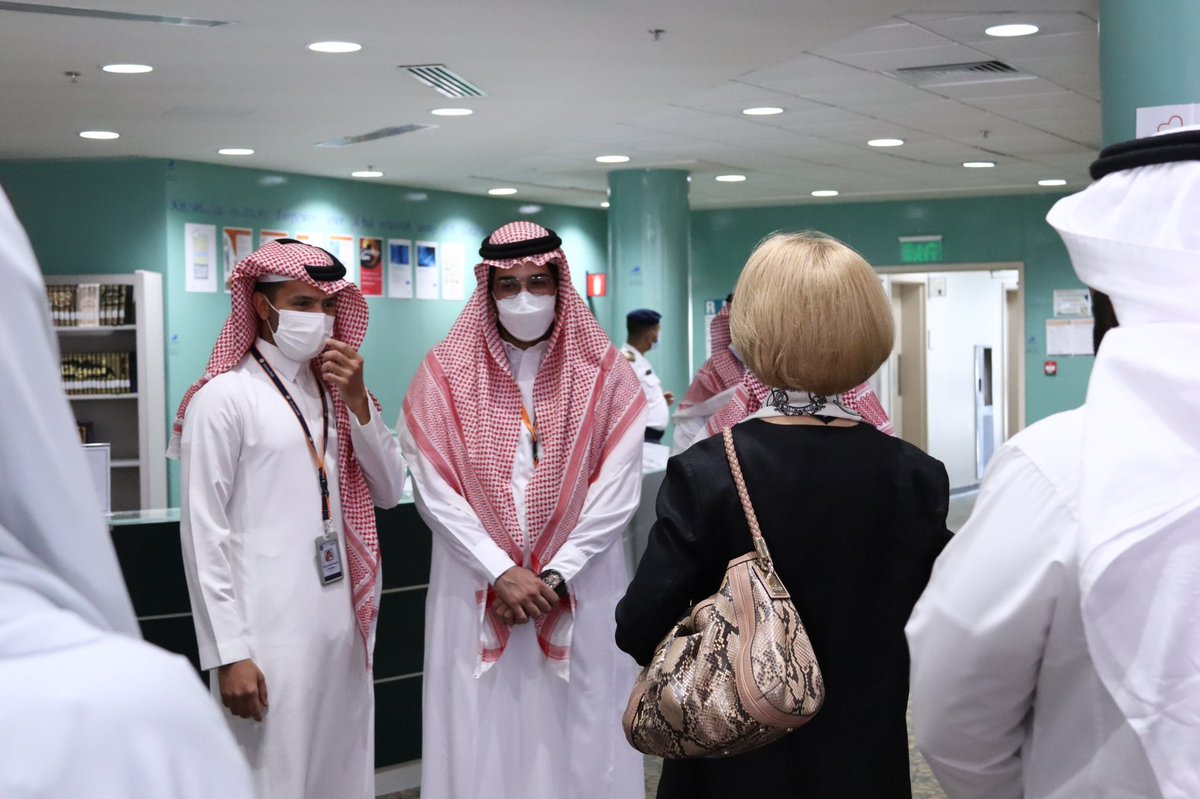 PMU_Mediaclub's tweet photo. من استقبال القنصل الأمريكي في الجامعة، ومقابلتهم للمجلس الطلابي، @SC_pmu و @Baadr_pmu 🇺🇸🇸🇦 https://t.co/b851iC9d0w