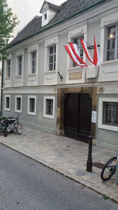 Baerenreiter's tweet photo. Happy Birthday Joseph Haydn

Here is his house in Haydngasse, Vienna where he spent the last 12 years of his life and composed the Creation and the Seasons

He kept a gray, red-tailed parrot that greeted visitors by squawking 'Papa Haydn!'

A wonderful place to visit https://t.co/dwU6tZjAEh