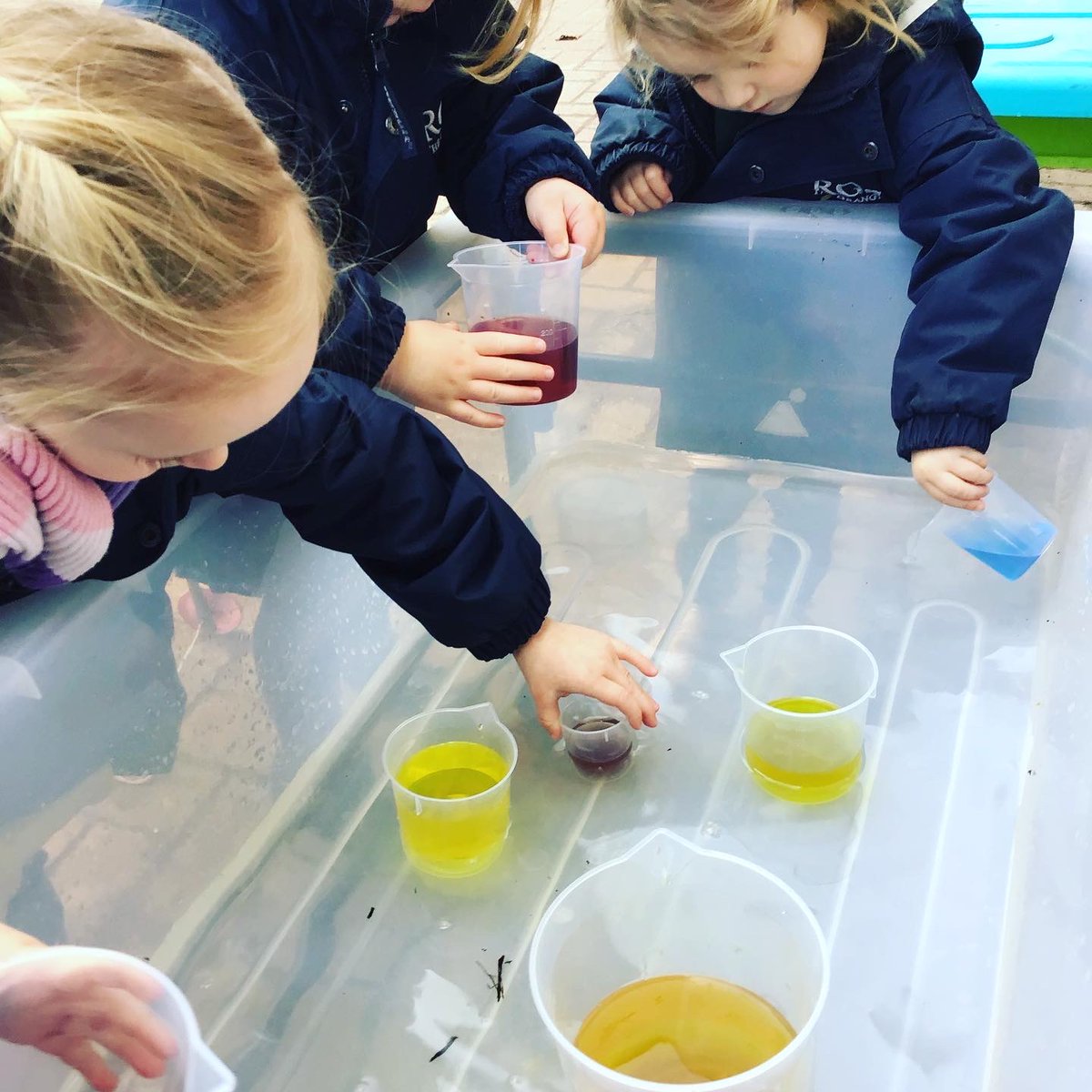 RGSTGNursery's tweet photo. Potions 🧪                                                 Caterpillars have been mixing up a storm, creating some magical potions using a variety of food colouring, glitter and string #rgsthegrange #nursery #caterpillars https://t.co/LfKDj5OggT