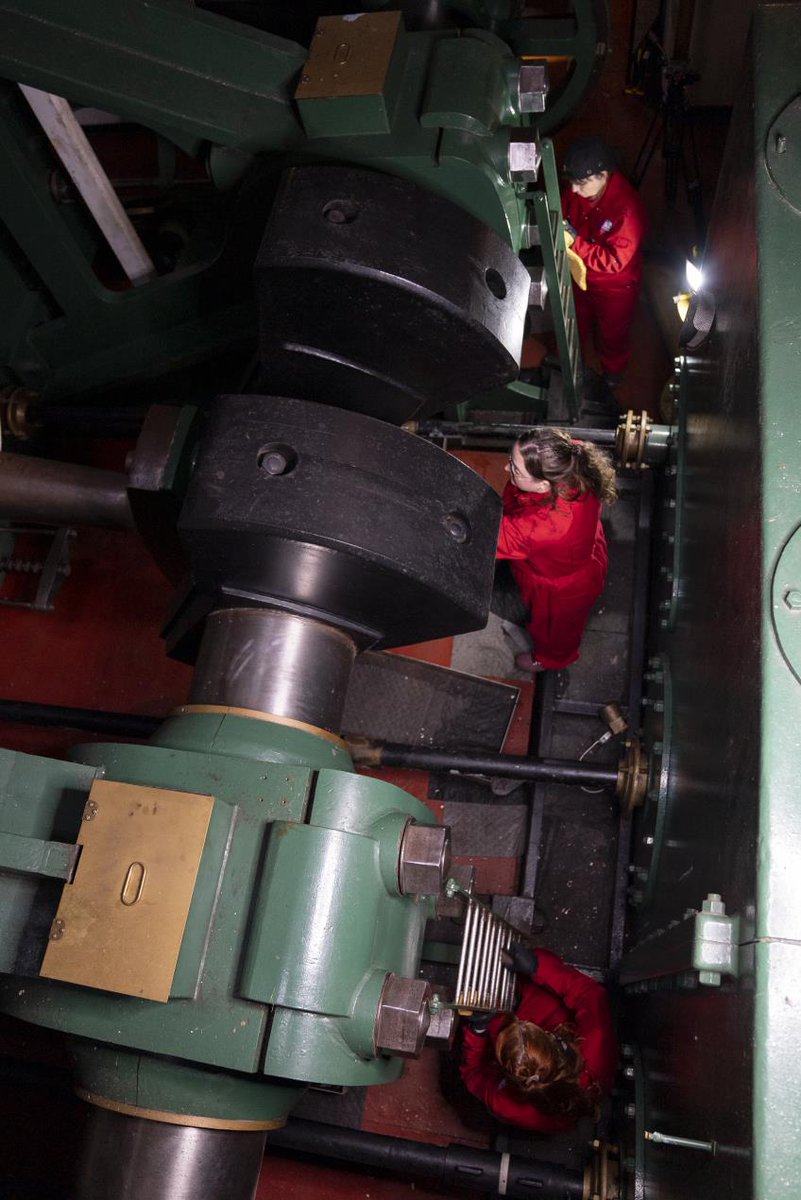 Conservators_UK's tweet photo. Conservators from @NatMuseumRN spring-cleaned the replica engines of Victorian battleship HMS Warrior. 

Morgan Creed, Icon member and conservator @NatMuseumRN, explained: "It’s a messy job but essential to keep the engines pristine. Because they are under the waterline..." https://t.co/CvGpzYpPts