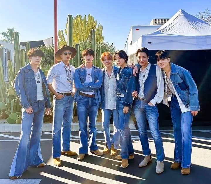 Qg_Barmys's tweet photo. 🔮[⚠️] Comunicado da Bighit Music sobre atualização de processos judiciais contra a violação dos direitos dos artistas: 

“Olá.
Esta é a BIGHIT MUSIC.

Nossa empresa inicia regularmente processos legais contra autores de atividades maliciosas relacionadas ao BTS, incluindo [+] https://t.co/CLHJapX5iK