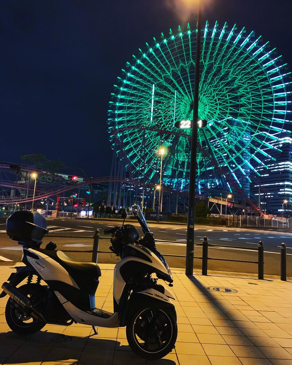 jin_jin_jinta's tweet photo. 横浜は夜景が綺麗だなその2✨✨✨✨✨
🛵3333333
#LMW
#YAMAHA
#TRYCITY
#トリシティ
#トリシティ125
#みなとみらい
#赤レンガ倉庫
#観覧車
#コスモワールド
#横浜
#バイクのある生活
#バイク男子 https://t.co/UN0mkGmIUQ