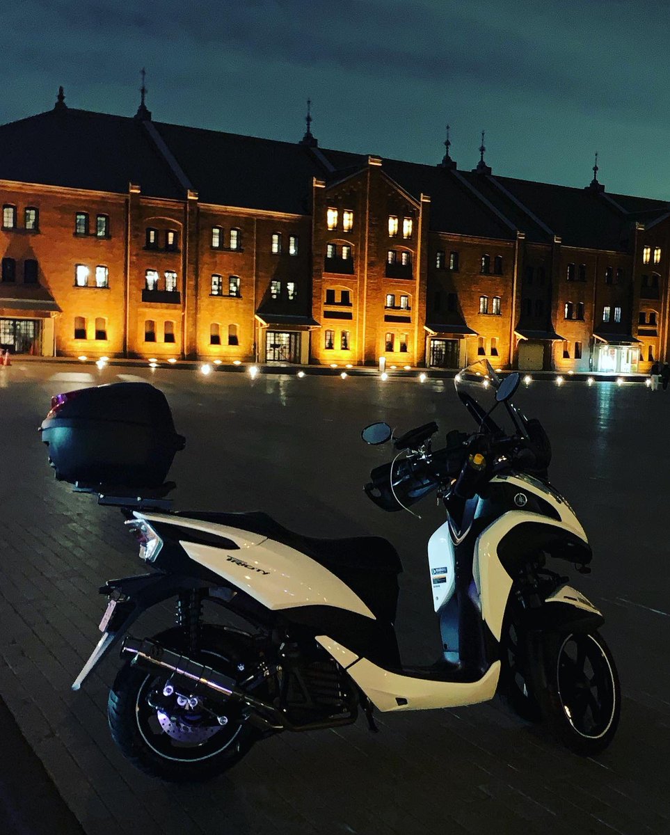 jin_jin_jinta's tweet photo. 横浜は夜景が綺麗だなその2✨✨✨✨✨
🛵3333333
#LMW
#YAMAHA
#TRYCITY
#トリシティ
#トリシティ125
#みなとみらい
#赤レンガ倉庫
#観覧車
#コスモワールド
#横浜
#バイクのある生活
#バイク男子 https://t.co/UN0mkGmIUQ