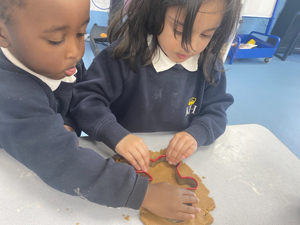 KhpaMissHall's tweet photo. I had a great time helping nursery create gingerbread the other day🧑‍🍳. @KhpaEarlyyears @KingsHeathPri https://t.co/QDuCwD1Ndt