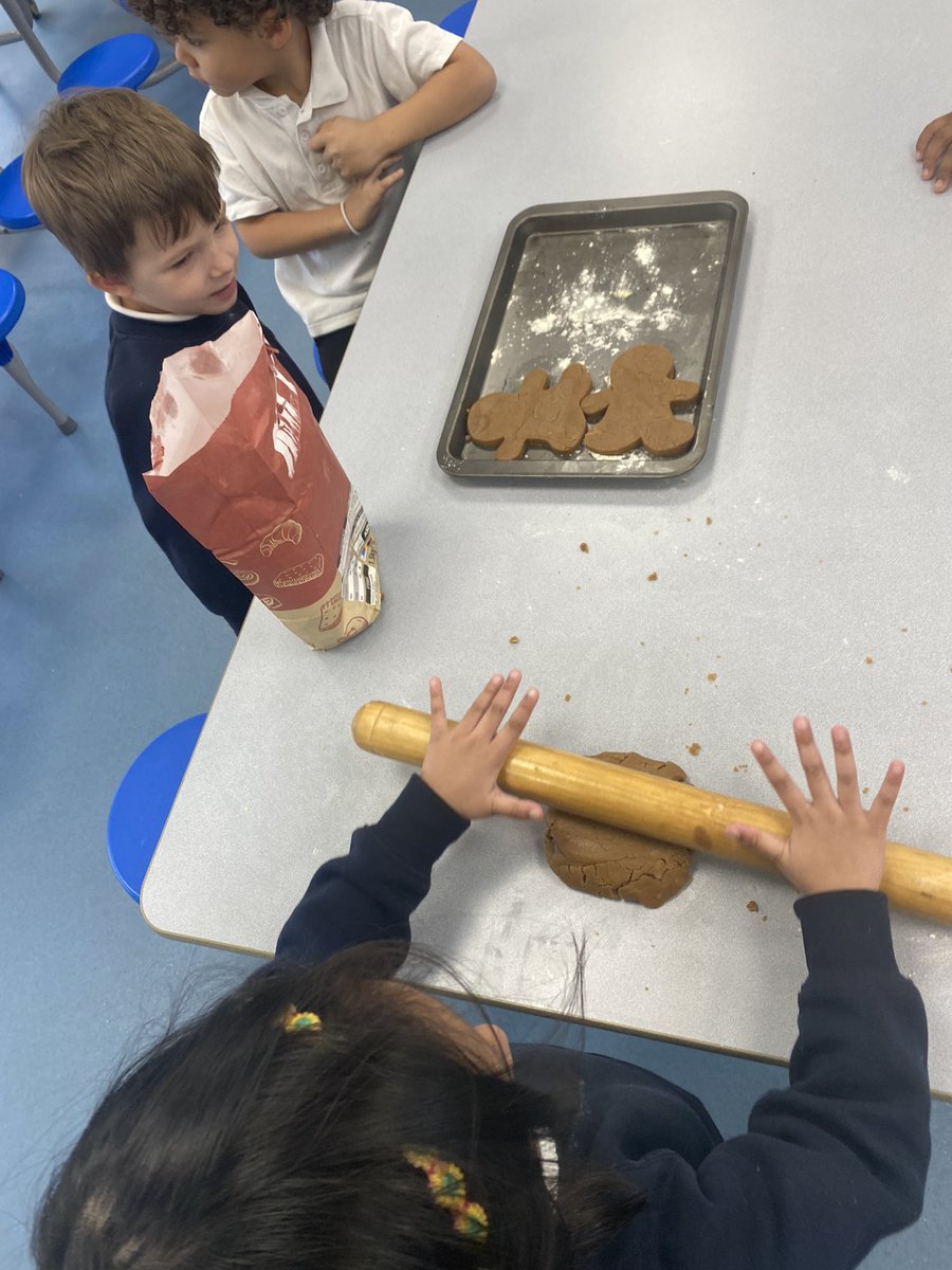 KhpaMissHall's tweet photo. I had a great time helping nursery create gingerbread the other day🧑‍🍳. @KhpaEarlyyears @KingsHeathPri https://t.co/QDuCwD1Ndt